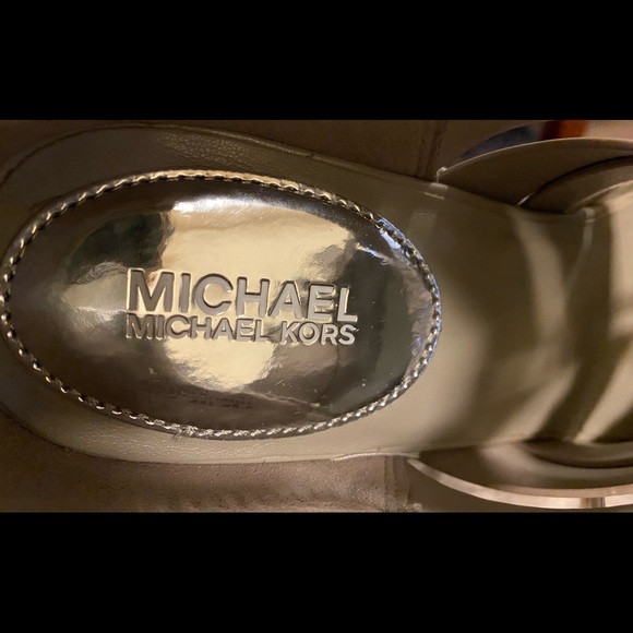 NWT Never Worn MICHAEL KORS Leather Beckett Trainer. Size 9 - Picture 4 of 6
